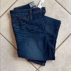 Crew curvy toothpick